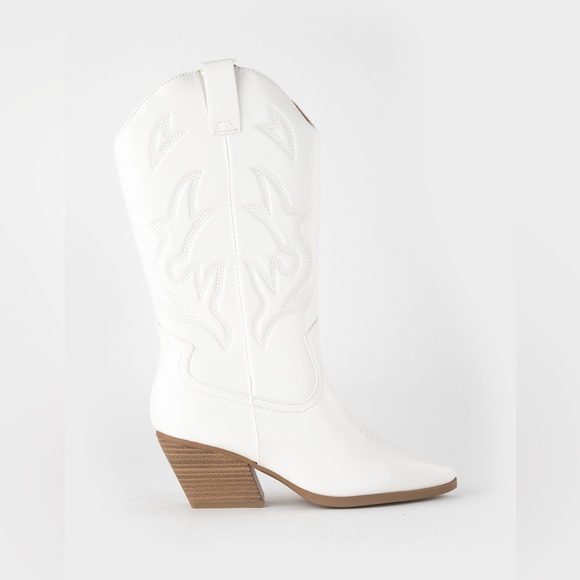 Fabutiq Shoes - White cowboy boots